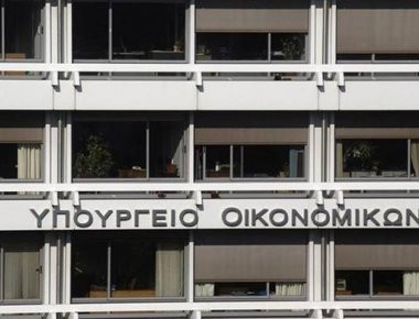 ΥΠΟΙΚ: Mείωση εσόδων κατά 1 δισ. ευρώ έναντι του στόχου